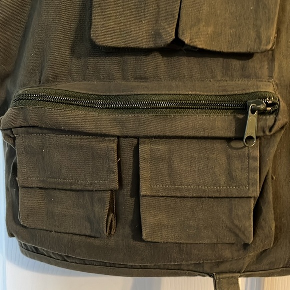 Vintage XXL White River Rmy Green Fly Shop Fly Fishing Vest with 2 lures. - Picture 5 of 13